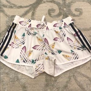 Cute white adidas shorts